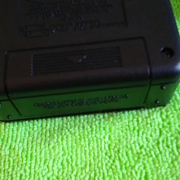 GE 3-5366A Portable Cassette Player - Picture 6 of 9